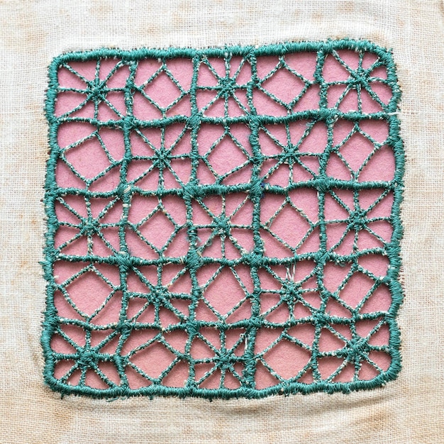 Вышитая деталь с орнаментом